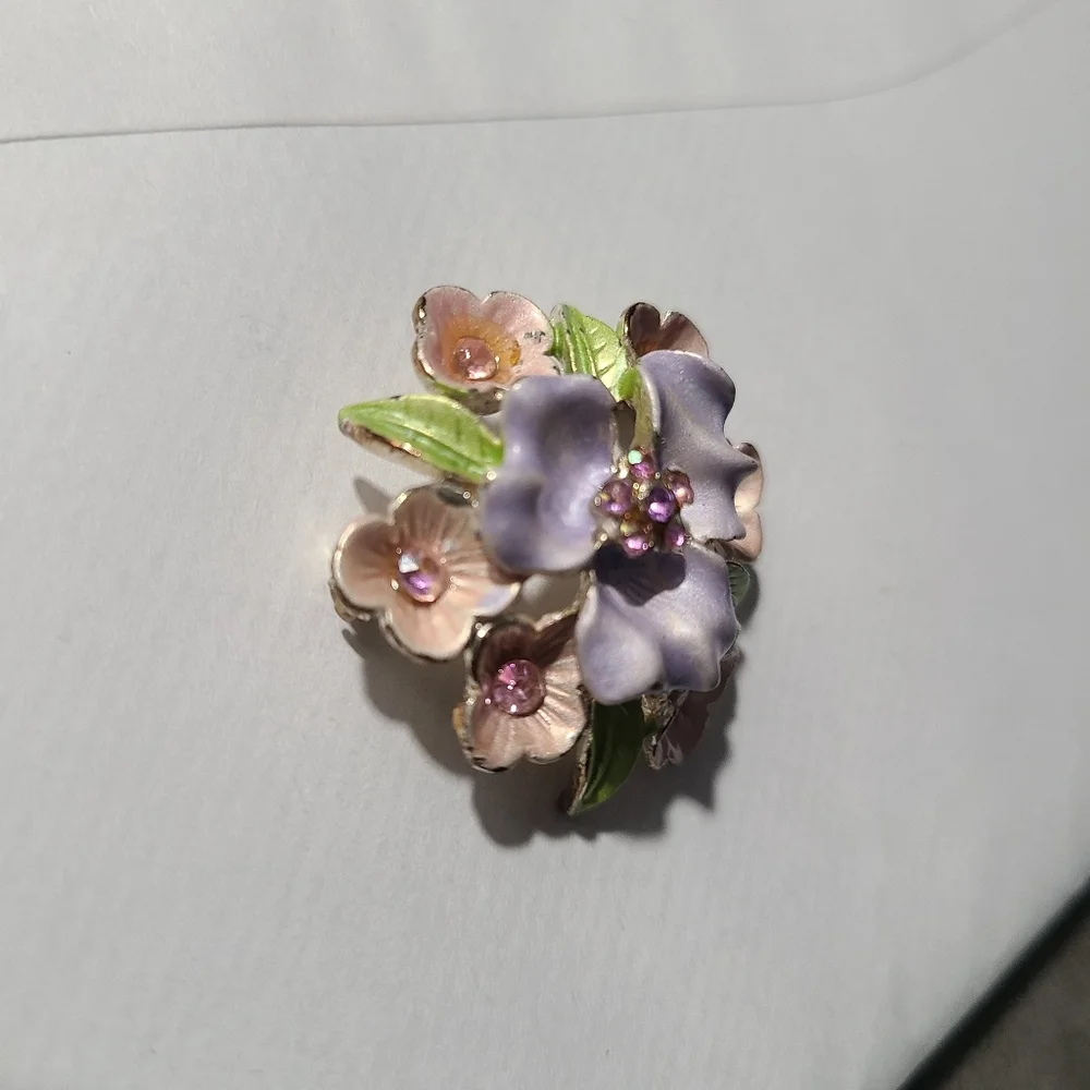 vintage Floral purple pink enamel flower brooch‎ with rhinestones & green leaves